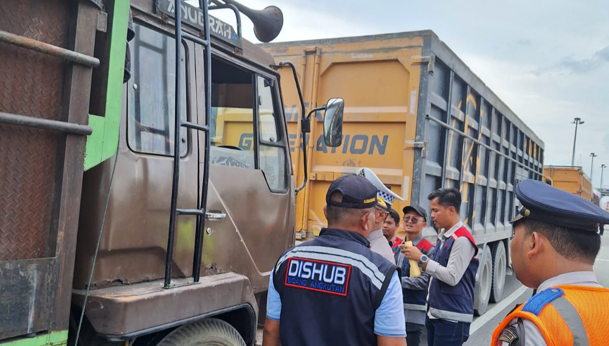 Puluhan Truk ODOL Terjaring Razia Tim Gabungan di Pintu Keluar Tol Permai