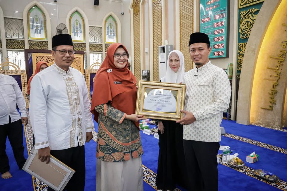 Tanggung Penuh Biaya Domestik Haji, Wali Kota Terima Penghargaan dari Kemenhaj