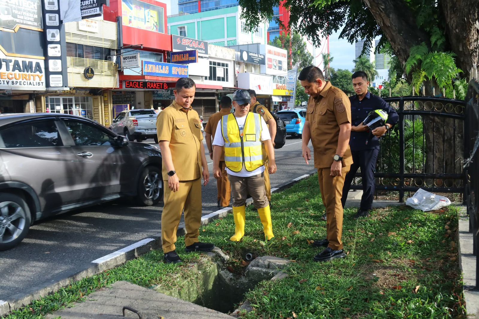 Wako Pekanbaru Atasi Banjir Dengan Normalisasi Drainase dan Aliran Sungai