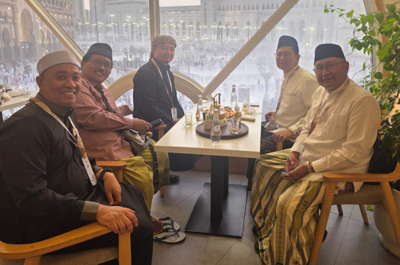 Wawako Silaturahmi dengan Anggota Amirul Hajj di Mekkah