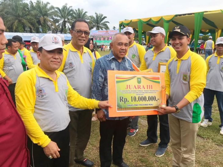 Kelurahan Sri Meranti Raih Juara III Tingkat Provinsi
