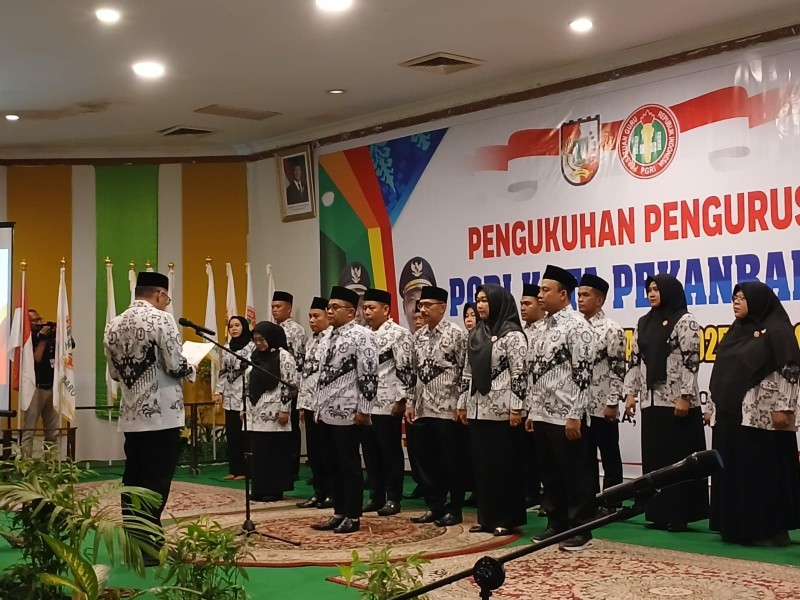 Pengurus Baru PGRI Pekanbaru Resmi Dikukuhkan, Siap Perjuangkan Kualitas Pendidikan