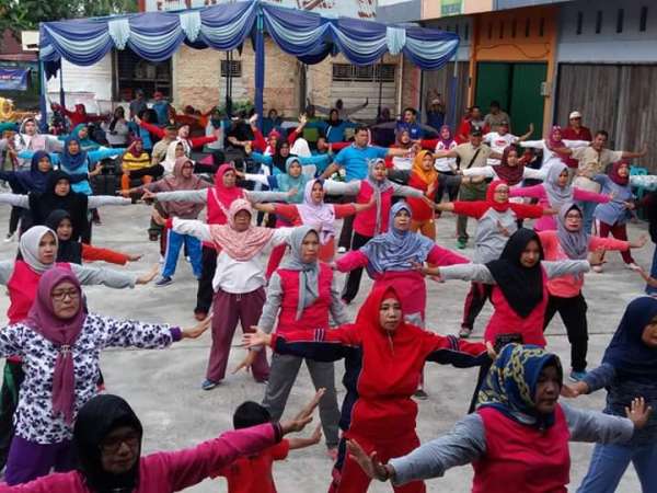 Ribuan Warga Tenayan Raya Ikuti Senam Sehat HUT Ke II Kelurahan Pebatuan