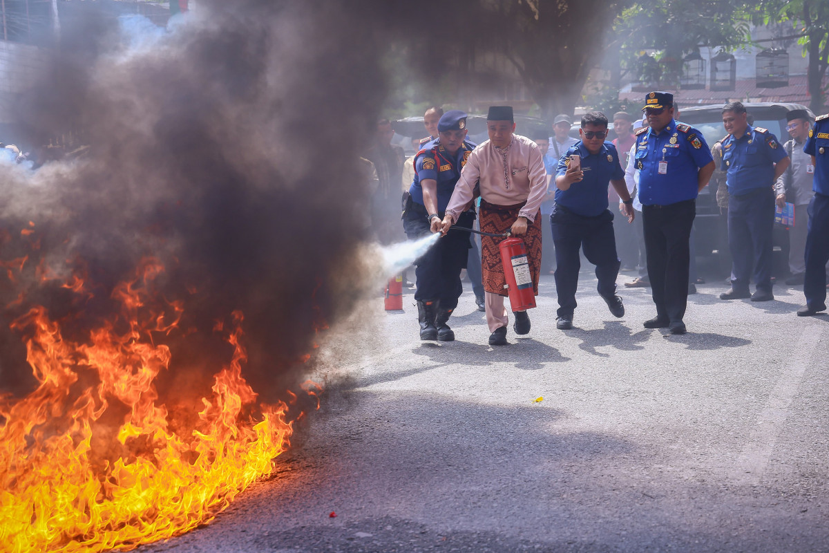 Wawako Pekanbaru Dorong Pelaku Usaha Miliki APAR