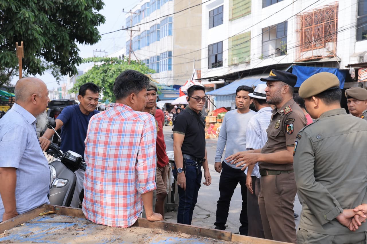 Pemko Segera Aspal Jalan Teratai, Ratusan Pedagang Diminta Segera Pindah ke Dalam Pasar