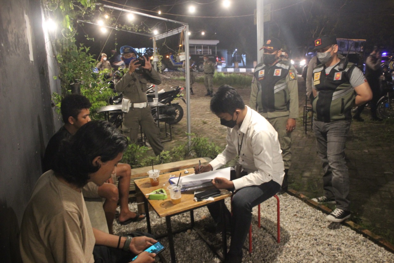 Sepuluh Pengunjung Kuliner Dibawa ke Kantor Satpol PP Jalani Sanksi Sosial