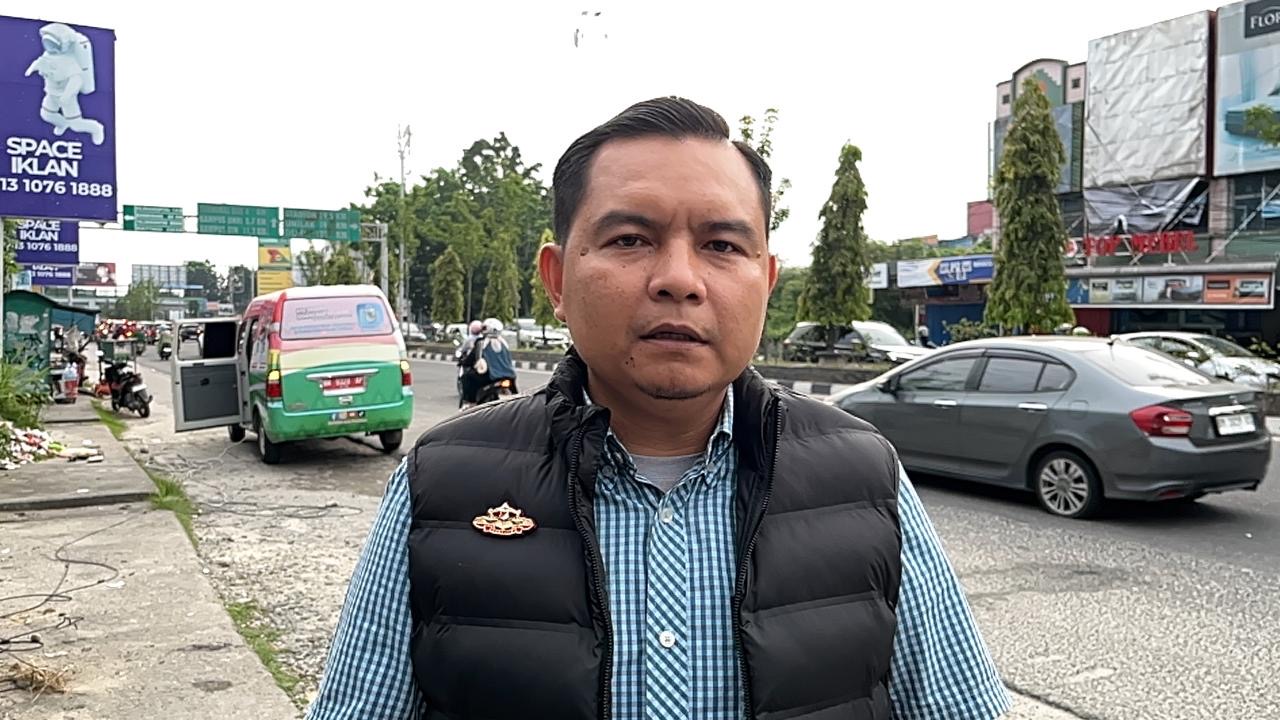Tim Bapenda Kota Pekanbaru Tertibkan Puluhan Tiang Reklame Ilegal