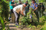 Image : Wawako Pekanbaru Ikuti Gotong Royong dalam Rangka HUT ke-1 Kodam Tuanku Tambusai