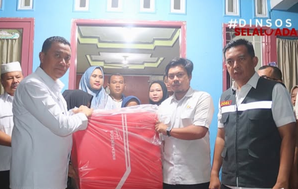 Pemko Pekanbaru Salurkan Bantuan Korban Kebakaran Rumah di Jalan Cendrawasih