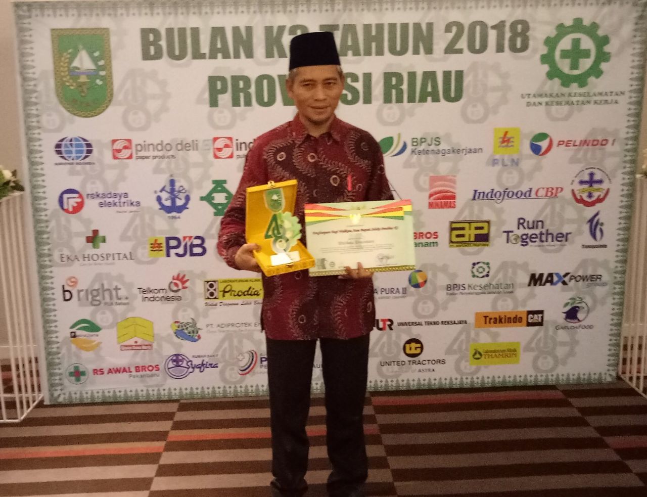 Image : Pembina Keselamatan dan Kesehatan Kerja Kabupaten/Kota kepada Walikota Pekanbaru