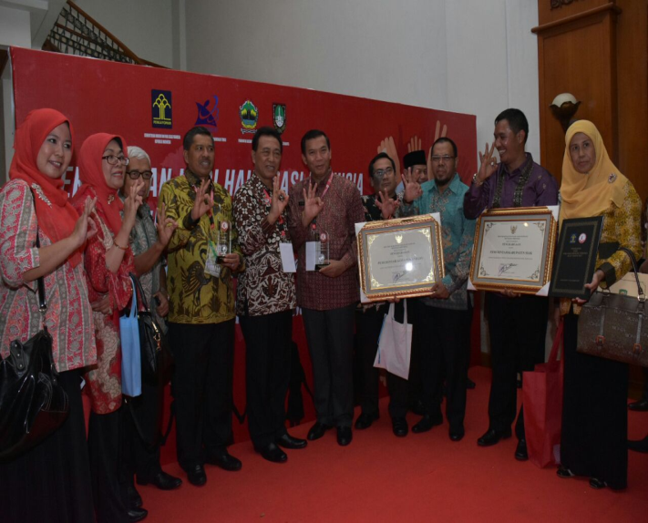 Image : Penghargaan Kabupaten / Kota Peduli Hak Asasi Manusia