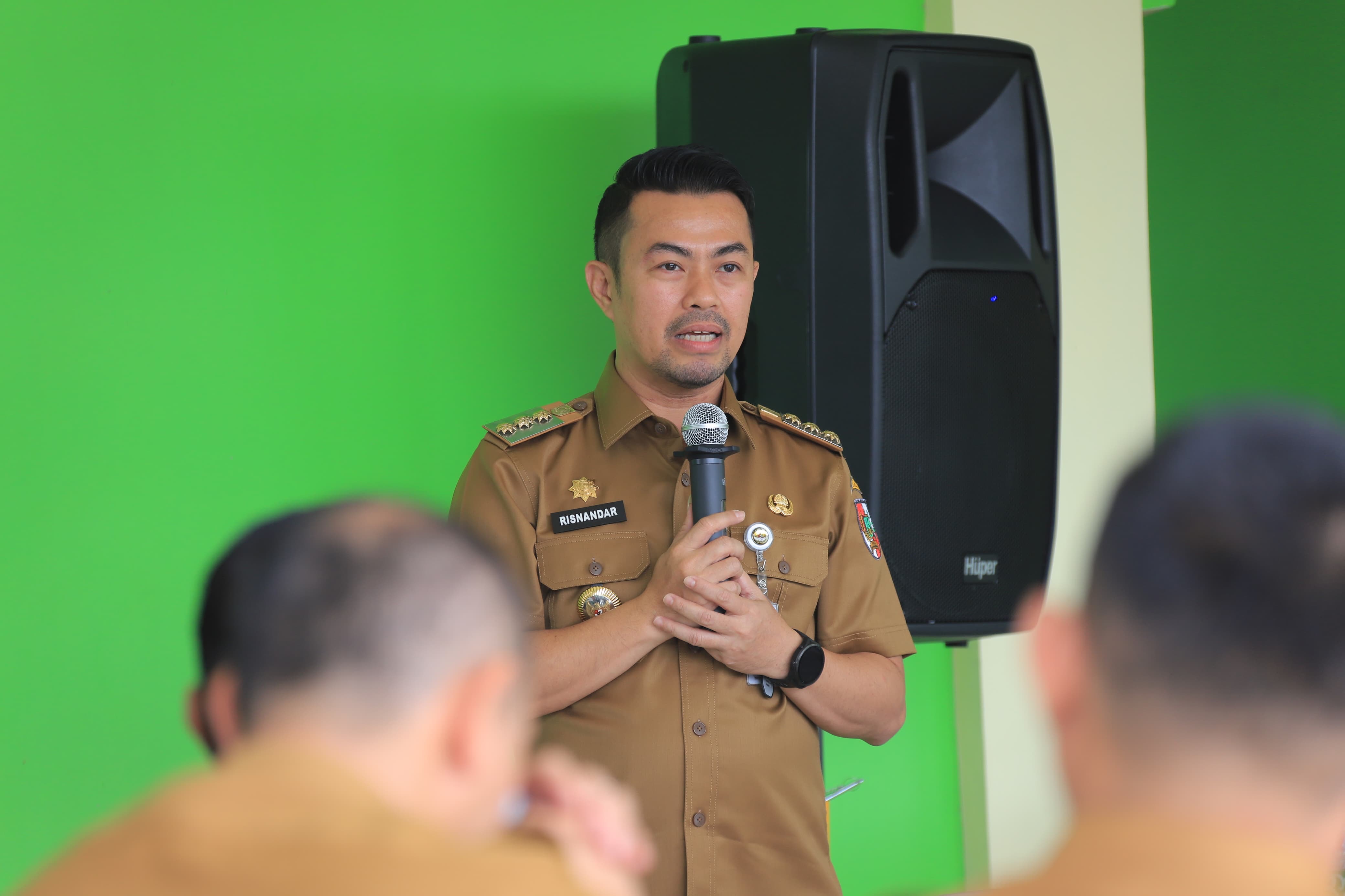 Pj Walikota Pekanbaru Risnandar Mahiwa S.STP M.Si saat silaturahmi dengan salah satu paslon Walikota dan Wakil Walikota Pekanbaru