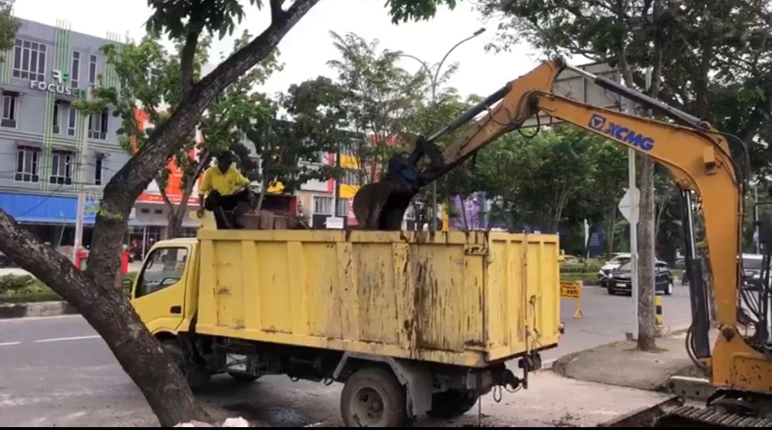 Atasi Banjir, Dinas PUPR Ganti Jembatan Lama dengan Box Culvert di Jalan Arifin Ahmad