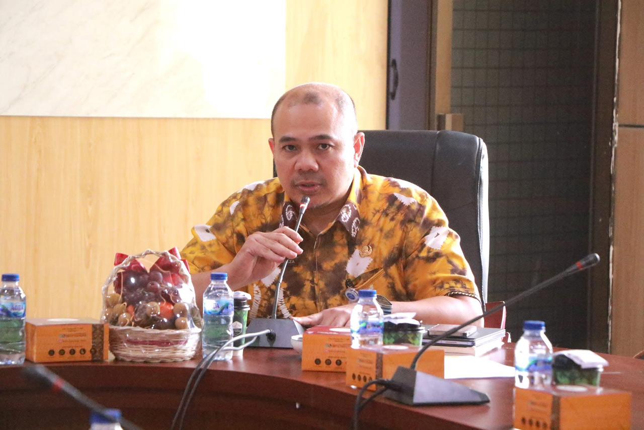 Plt Kepala Dinas Lingkungan Hidup dan Kebersihan (DLHK) Kota Pekanbaru, Reza Fahlevi
