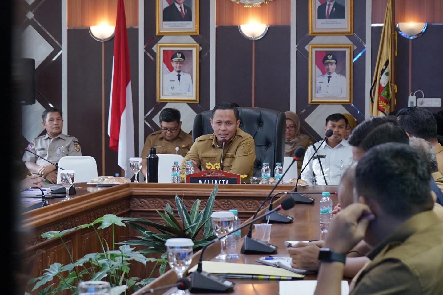Walikota Pekanbaru H Agung Nugroho SE MM, saat memimpin rapat persiapan MTQ ke-57, Selasa (7/10/2025).