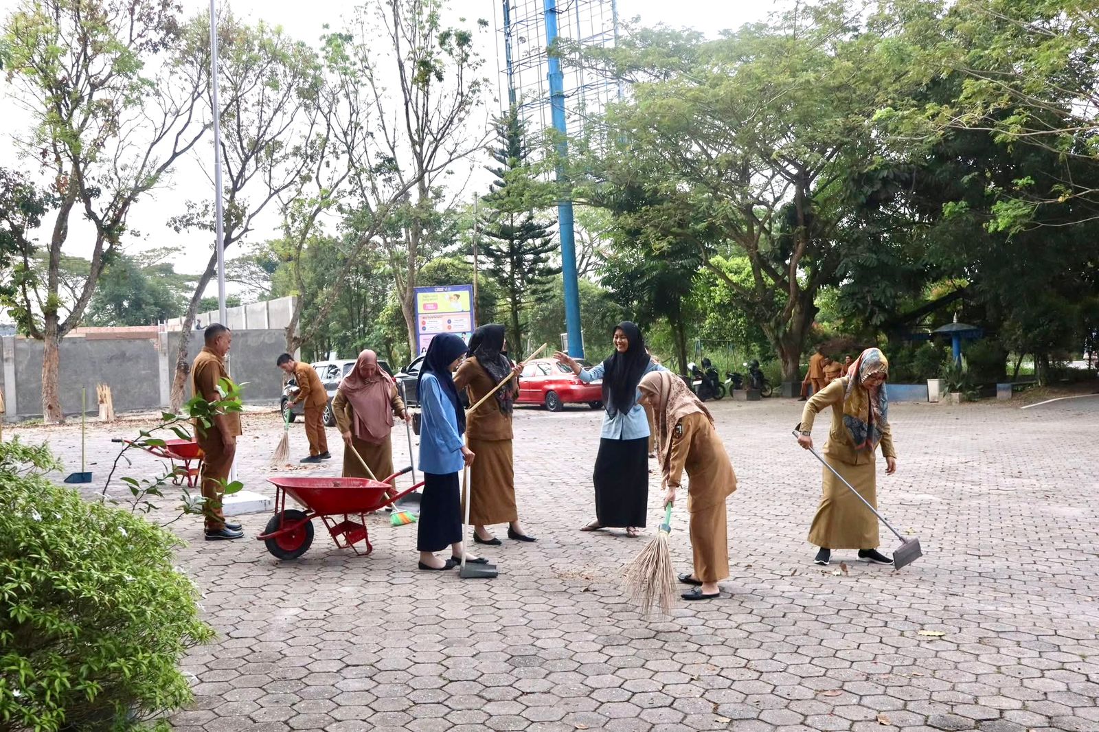 Wujudkan Pekanbaru Green City, Pemko Wajibkan ASN Goro Sebelum Masuk Kantor