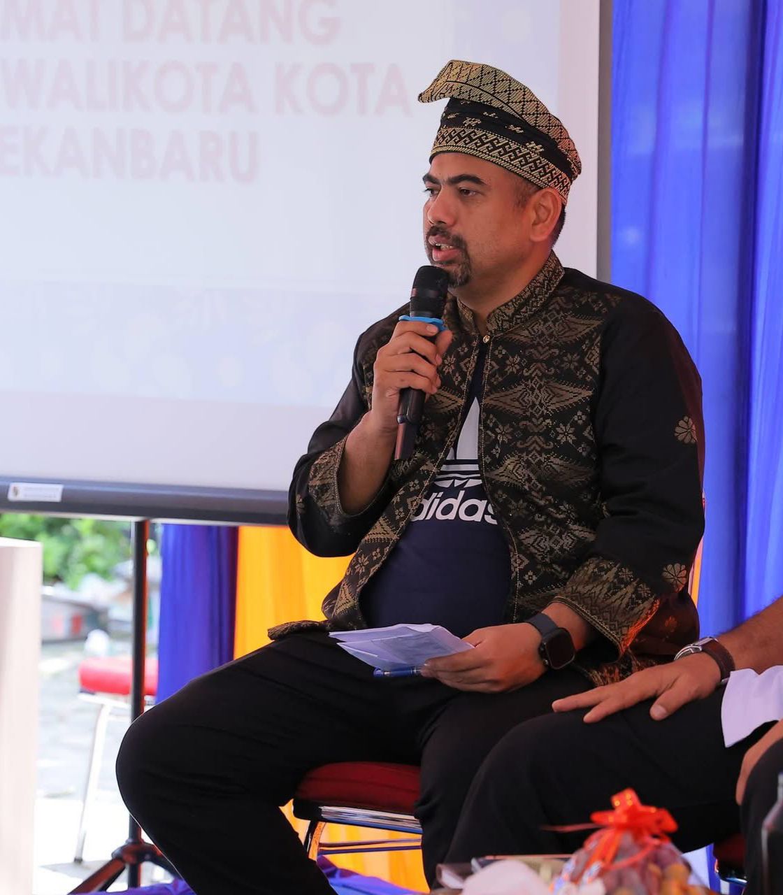 Camat Payung Sekaki Yurika Heriandani