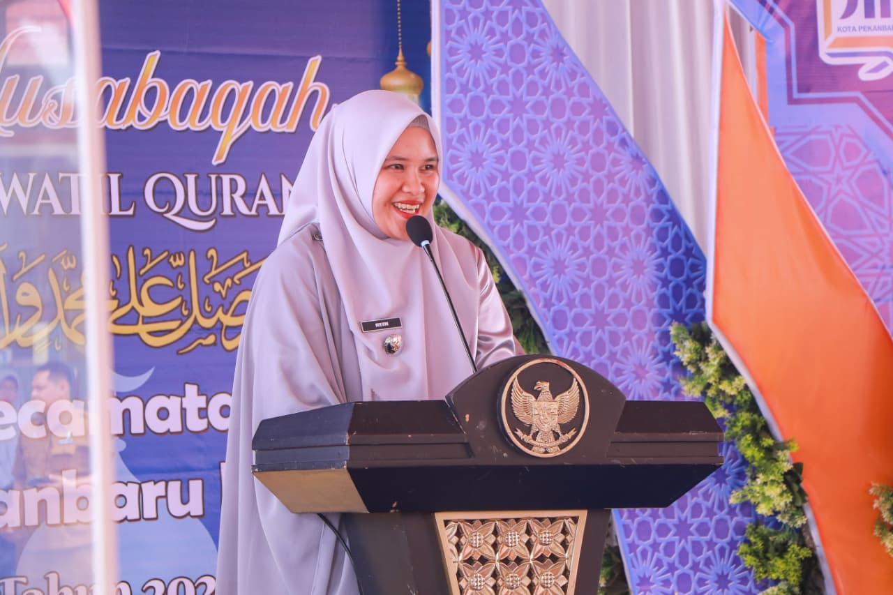 Camat Pekanbaru Kota Rein Rizka Karvy