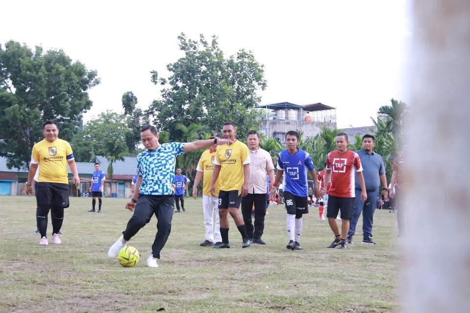 Agung Nugroho Buka Trofeo Walikota Pekanbaru Cup U-33+ di Lapangan Baterai B Arhanud 13/PBY