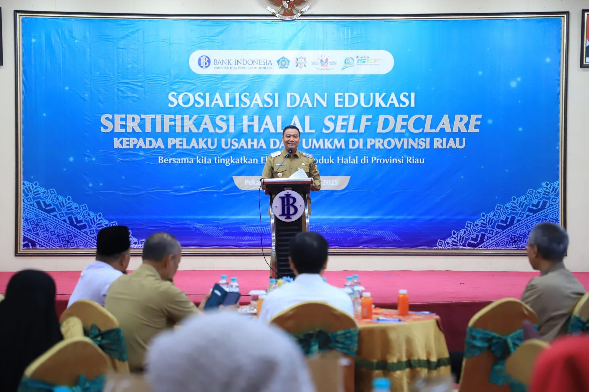 Wakil Walikota Pekanbaru Markarius Anwar saat menghadiri agenda Sertifikasi Halal bagi Pelaku UMKm yang digelar di Aula Lancang Kuning Kantor Perwakilan BI Provinsi Riau di Jalan Jenderal Sudirman, Kota Pekanbaru