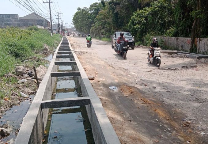 Drainase di Jalan Bangau Sakti, Kota Pekanbaru