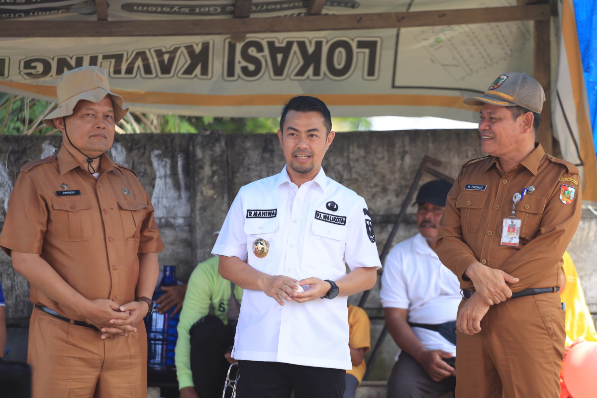 Penjabat Wali Kota Risnandar meninjau area perkebunan Kelompok Tani Mustang yang dikelola Lanud Roesmin Nurjadin