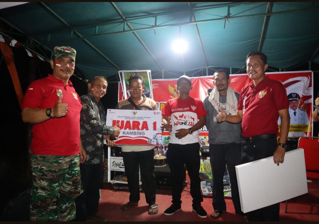 Lurah Pebatuan, Suwandi Nasution S.IP menghadiri perayaan malam puncak HUT RI ke 79, serta pengukuhan Ketua RT 01 RW 05, yang dilaksanakan di halaman Kantor Kelurahan Pebatuan, Kecamatan Kulim