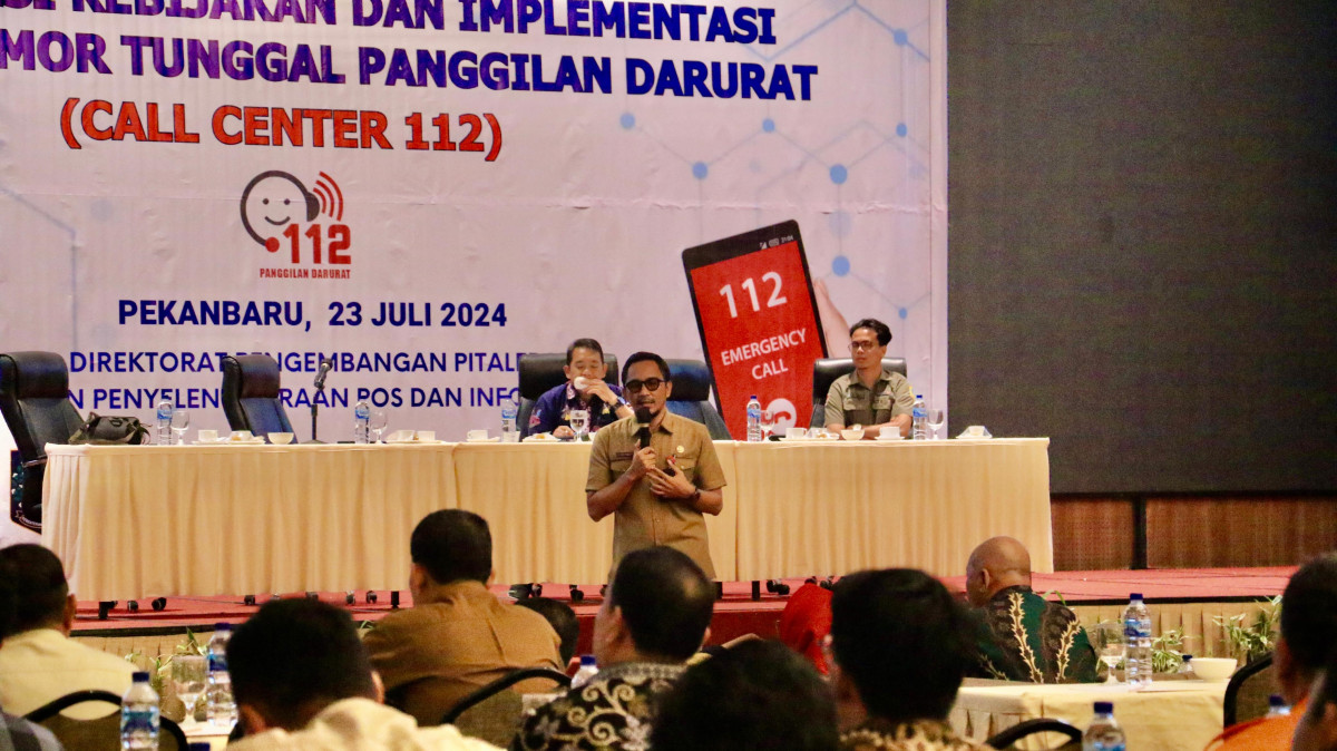 Kepala Diskominfotiksan Kota Pekanbaru, Raja Hendra Saputra menghadiri dan menjadi pembicara pada Agenda Sosialisasi Kebijakan dan Implementasi Layanan Nomor Tunggal Panggilan Darurat (Call Center 112)