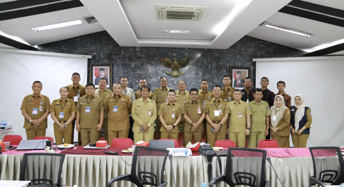 Pj Wali Kota Pekanbaru Foto Bersama Usai Memaparkan Hasil Kinerja Pj Wali Kota Bersama Tim Irjen Kemendagri, Selasa 27/08/2024