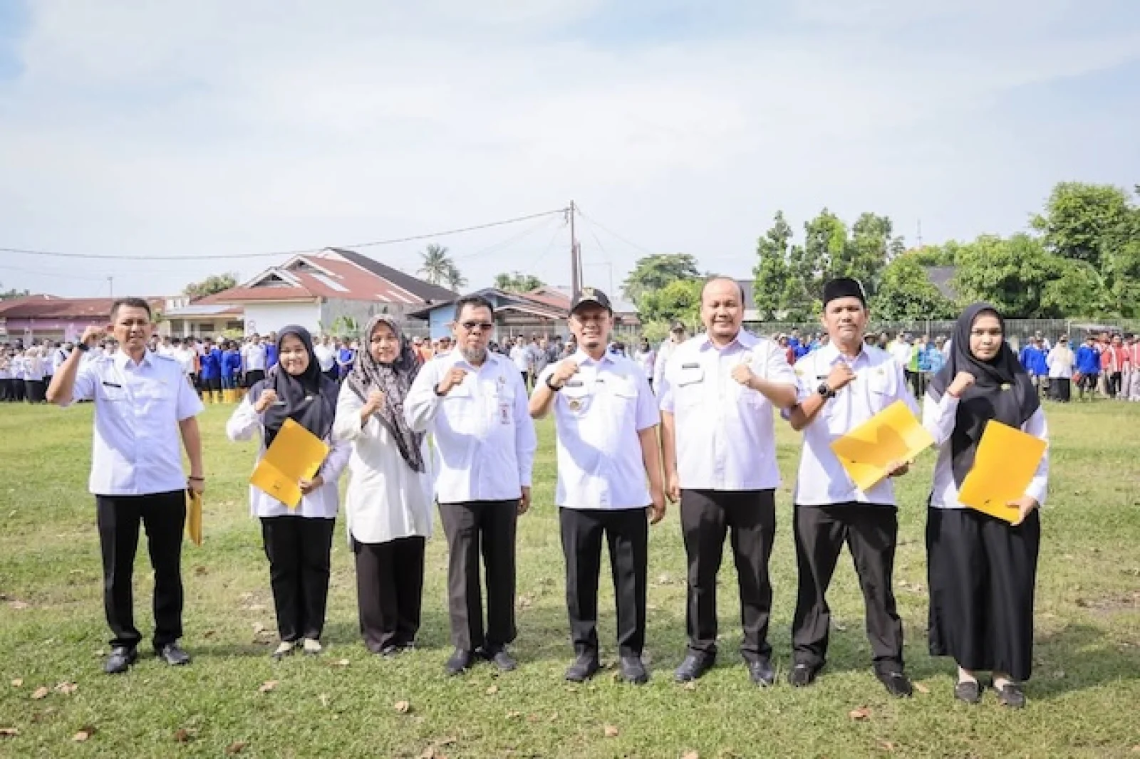 Wali Kota Pekanbaru, Agung Nugroho resmi menempatkan petugas pendataan data kewilayahan dalam program satu ASN satu RW. Pelepasan dan pengarahan berlangsung di Lapangan Belimbing, Rabu (3/6/2026).