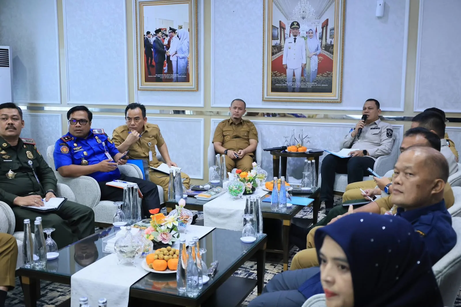 Wali Kota Pekanbaru H. Agung Nugroho memimpin rapat pembahasan penertiban jaringan Fiber Optik (FO)