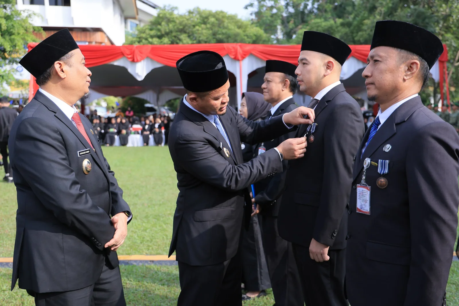 288 PNS Pemko Pekanbaru Terima Satyalancana Karya Satya