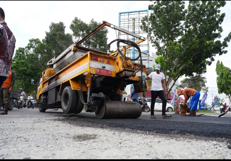 Perbaikan salah satu jalan yang ada di kota pekanbaru
