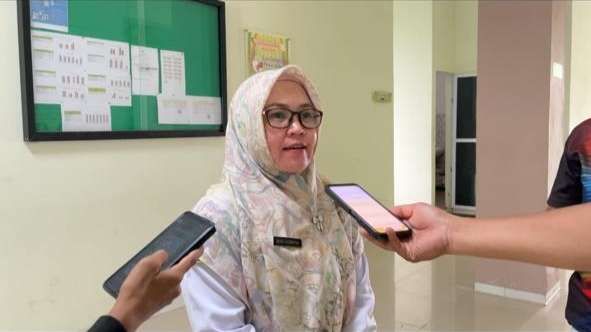 Kepala Puskesmas Rejosari Mira Susmitha melakukan sosialisasi untuk menangkal hoaks dampak imunisasi (Sumber: Internet)