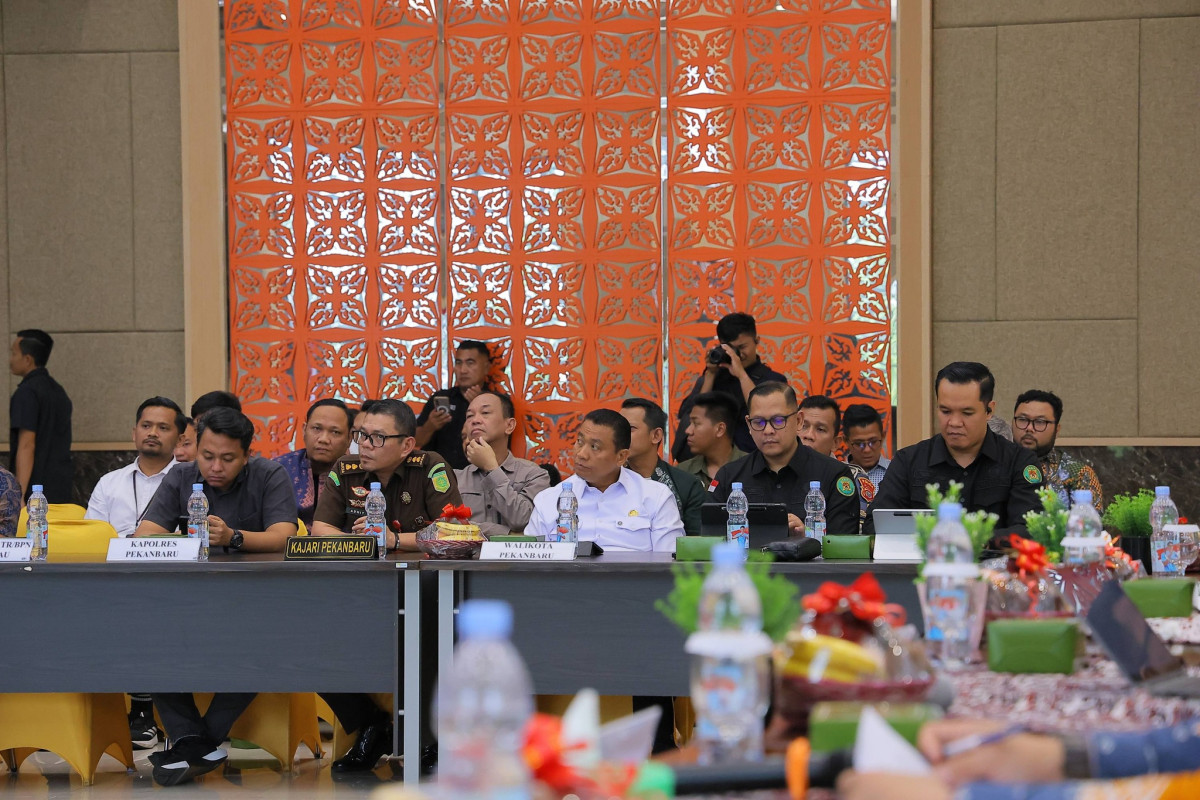 Wakil Walikota Pekanbaru Markarius Anwar menghadiri Rapat Pembahasan Penyelesaian AGHT( Ancaman, gan
