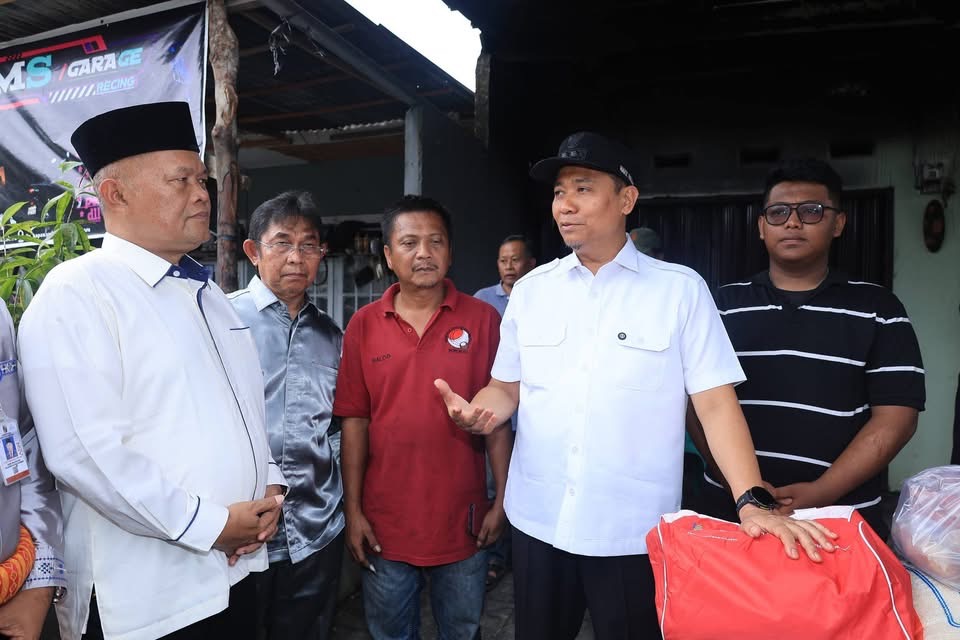 Pemko Menyerahkan Bantuan Kepada Keluarga Korban Kebakaran